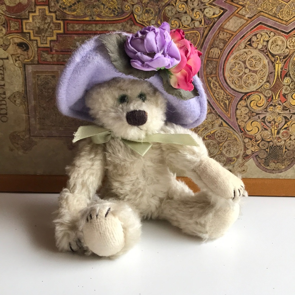 EUC Boyd’s Bear w/ sweet picture hat